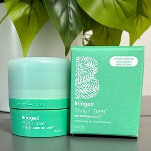 Briogeo Style + Treat Dry Shampoo Puff